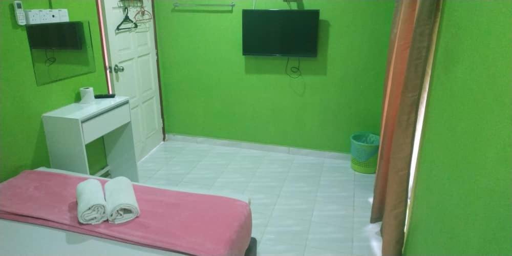 Iz Village Kampung Kuala Besut Bagian luar foto