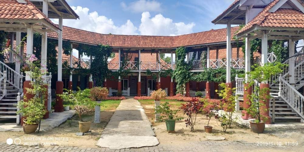 Iz Village Kampung Kuala Besut Bagian luar foto