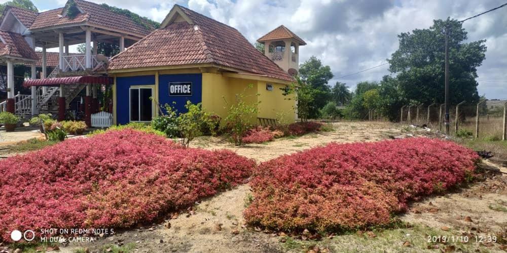 Iz Village Kampung Kuala Besut Bagian luar foto